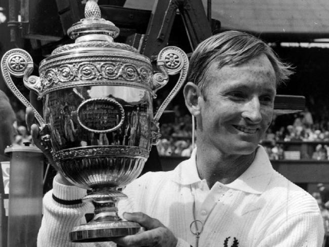 Rod Laver laimėjas 1968 Wibbledon taurė, vienintelis laimėjas Grand Slam serija du kartus